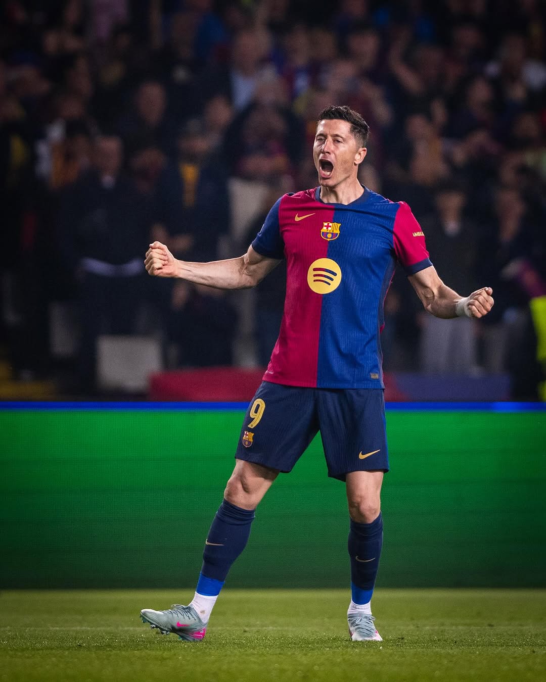 2 Gol Lewandowski ke Gawang Mantan Klub Bawa Barcelona Unggul di Leg Pertama