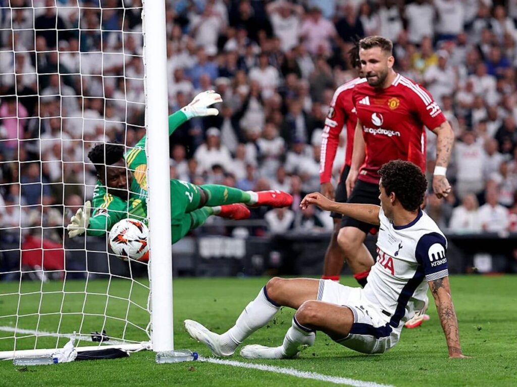 Brennan Johnson saat mencetak gol tunggal di final liga Europa