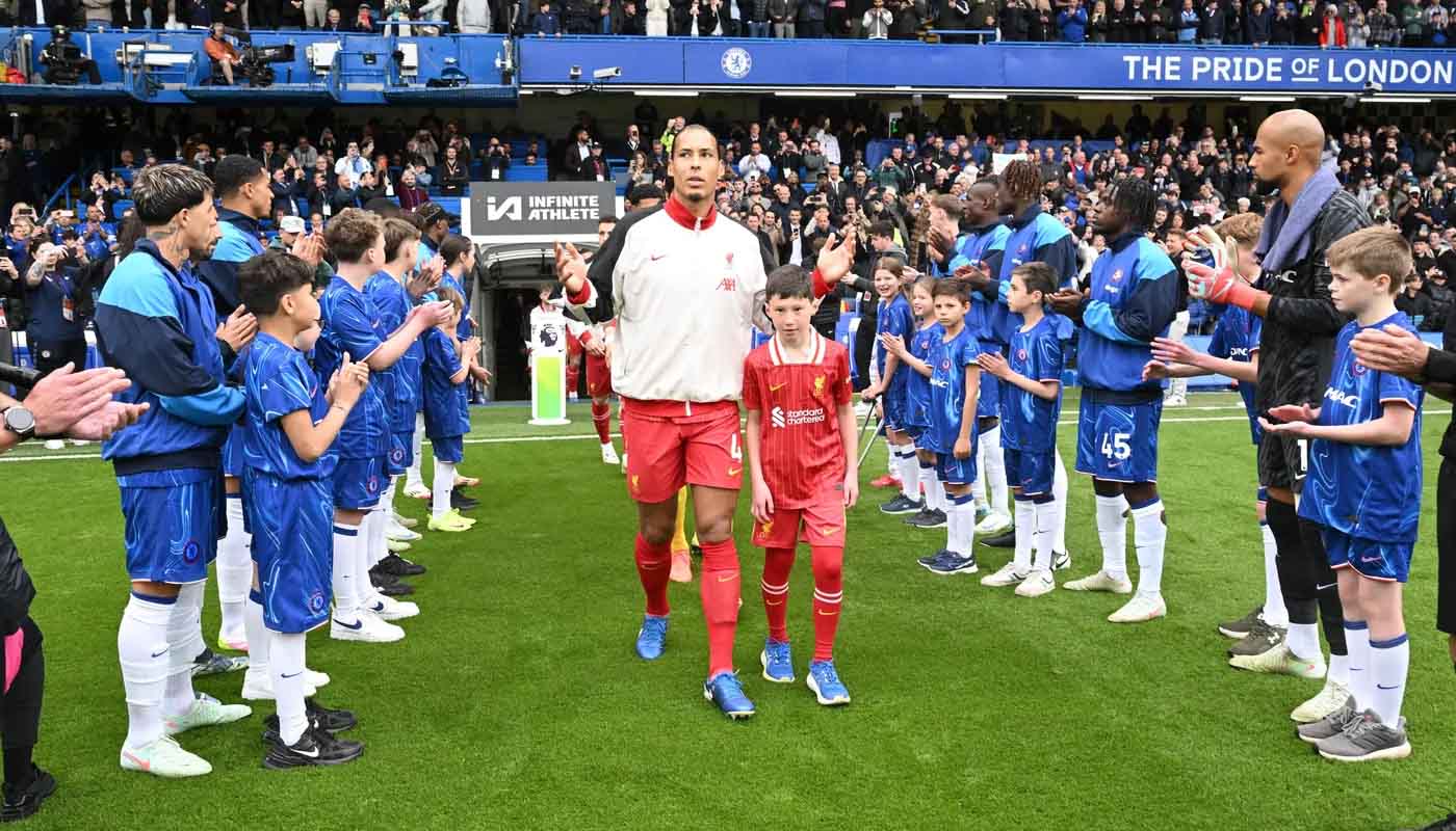 Dulu Terpeleset dan Gagal, Kini Liverpool Kalah Tapi Dapat Guard of Honour di Stamford Bridge