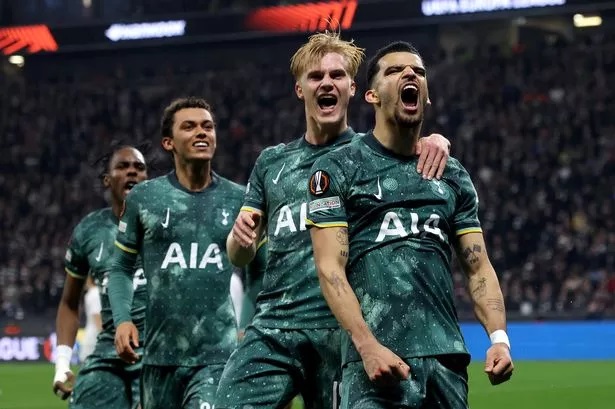 Selebrasi pemain Tottenham saat mencetak gol pertandingan semifinal Liga Europa