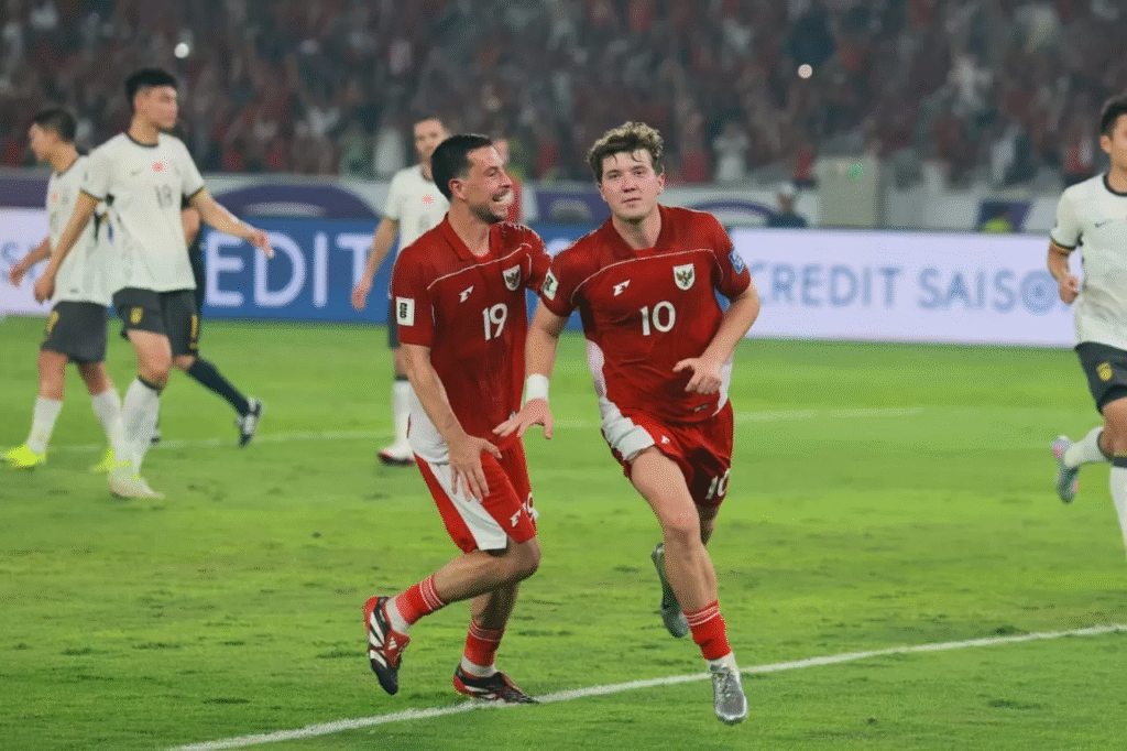 Ole Romeny selebrasi usai mencetak gol vs china