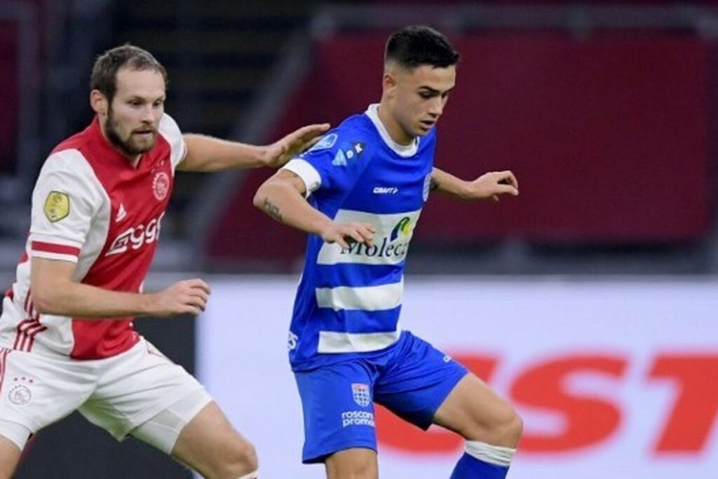 Eliano saat memperkuat PEC Zwolle berhadapan dengan ajax D. Blind