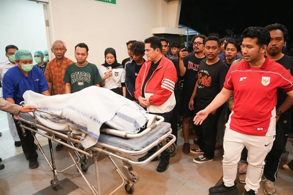 Ketua Umum PSSI bersama Pemprov Jawa Timur menghantarkan Djalu Ariel Fristianto (Djalu)