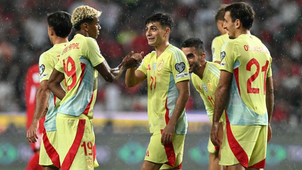 Pemain Timnas Spanyol merayakan Goal Pedri