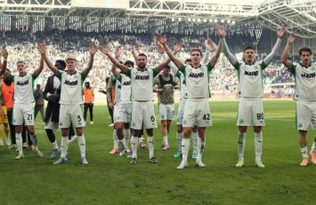 Jay Idzes Tampil Solid, Bawa Sassuolo Menang Telak 3-0 Atas Atalanta di Serie A